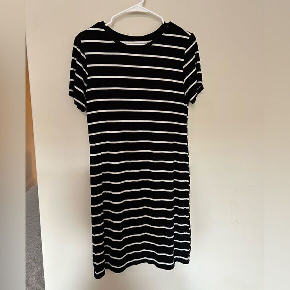 BCBGeneration Striped Black And White Dress Short Sleeves - Picture 2 of 6